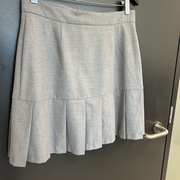 Rich and Royal NWT size 6 Gray Pleated Skirt ultra classic/academia/office siren - Picture 2 of 10